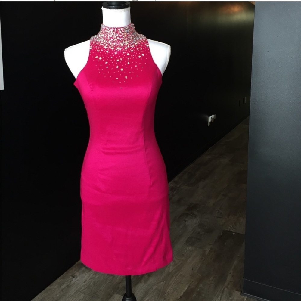 NWT Mac Duggal bustier dress in fuchsia with beautiful beading. Retails $338